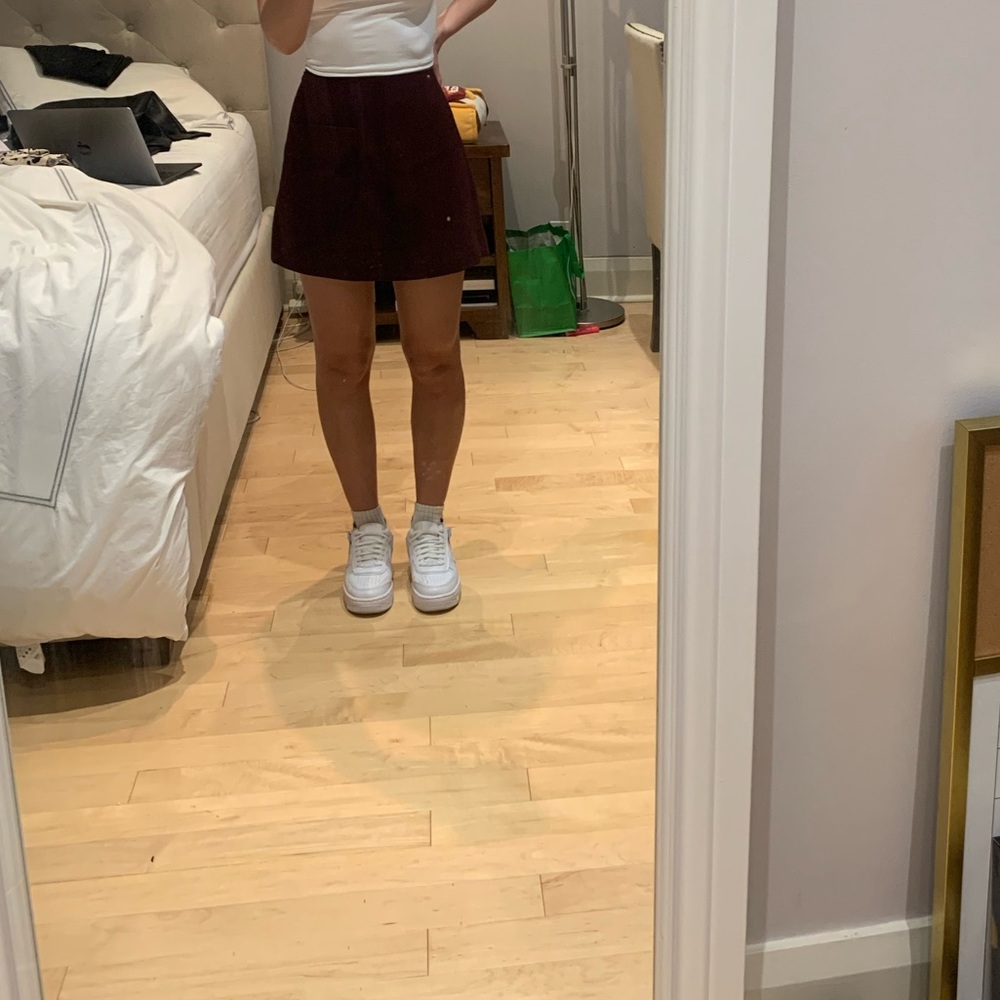 Aritzia Burgundy skirt, perfect for work. Can be dressed up or down! Worn twice